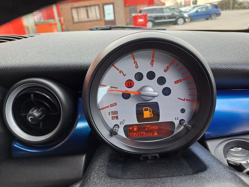 MINI HATCH