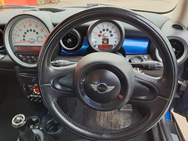 MINI HATCH