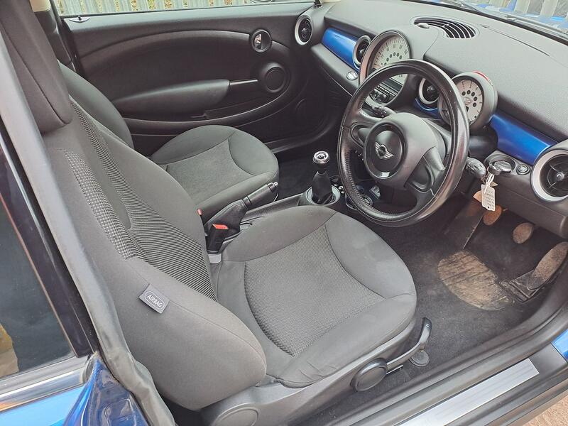 MINI HATCH